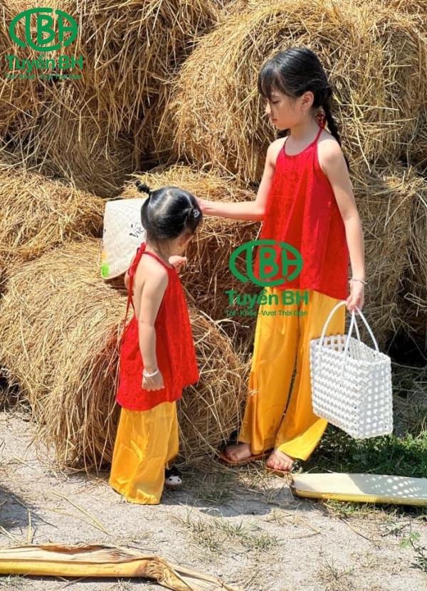 Bà ba cổ yếm màu Đỏ