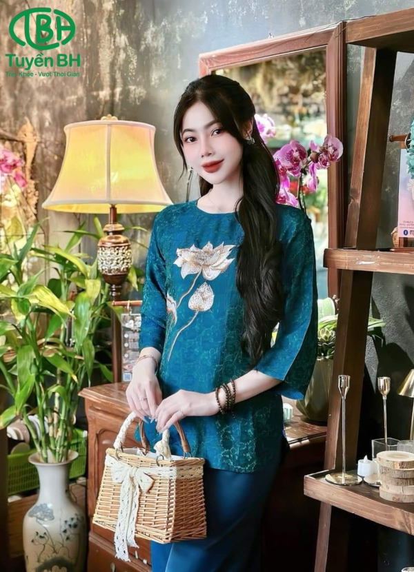 Bộ lam tơ tằm thêu hoa sen Xanh dương 