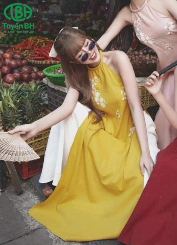 Áo dài cổ yếm thêu hoa Đỏ 