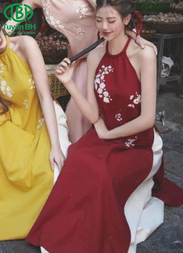 Áo dài cổ yếm thêu hoa Đỏ 
