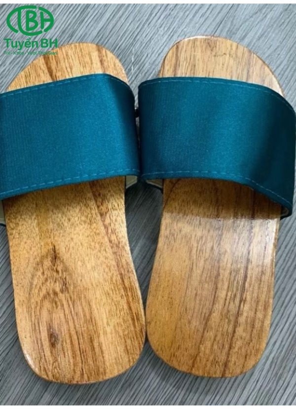 Guốc bé 2phân quai Đen