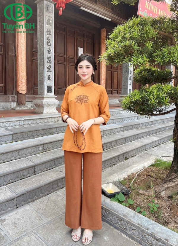 Set truyền thống thêu sen