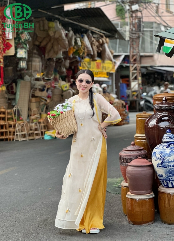 Áo dài Tường Lan Mẹ Trắng kem