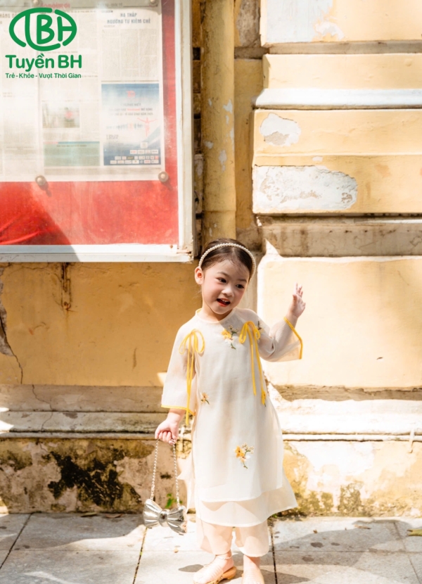 Áo dài Tường Lan bé Hồng sen