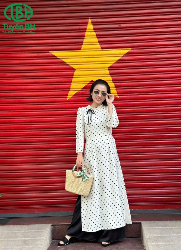 Áo dài thiết kế chấm bi