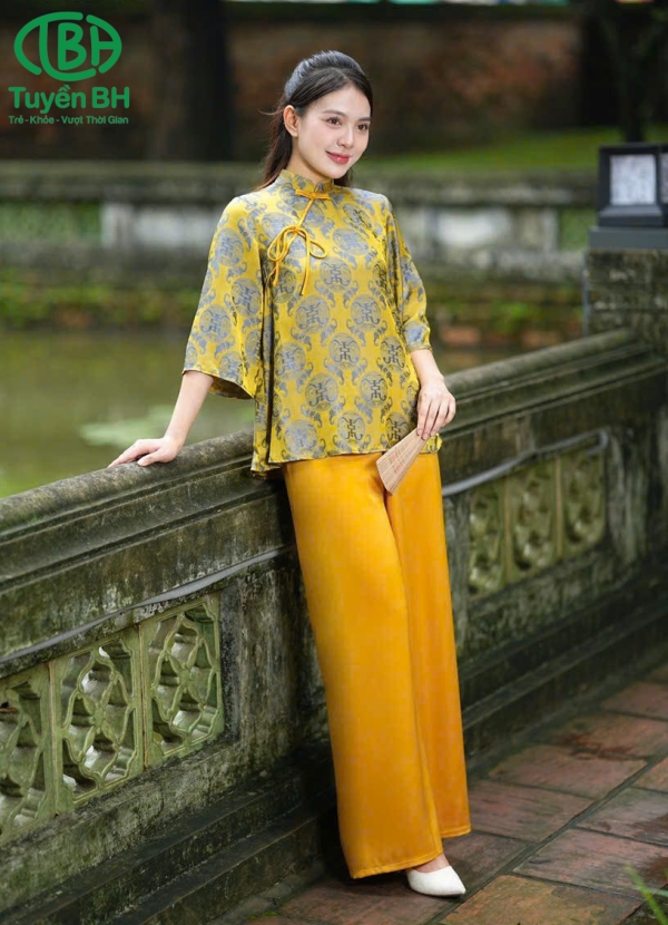 Bộ lam chữ thọ có thắt nơ chéo màu vàng 