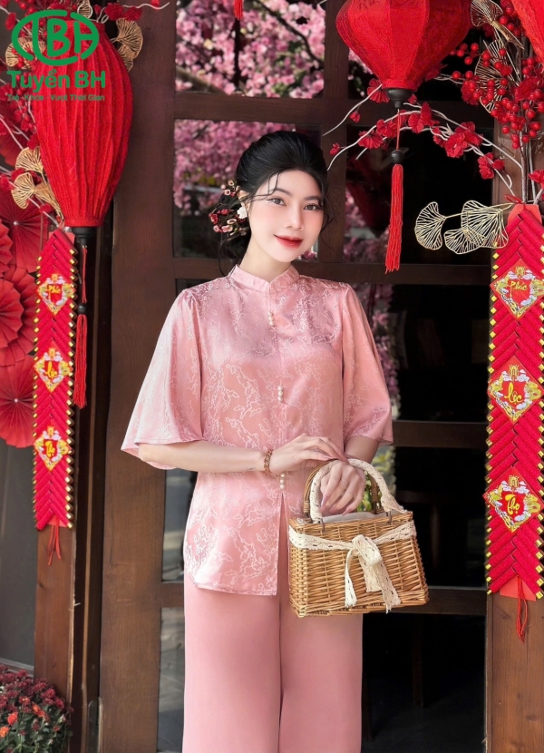 Bộ lam đính cúc ngọc tay loa màu hồng