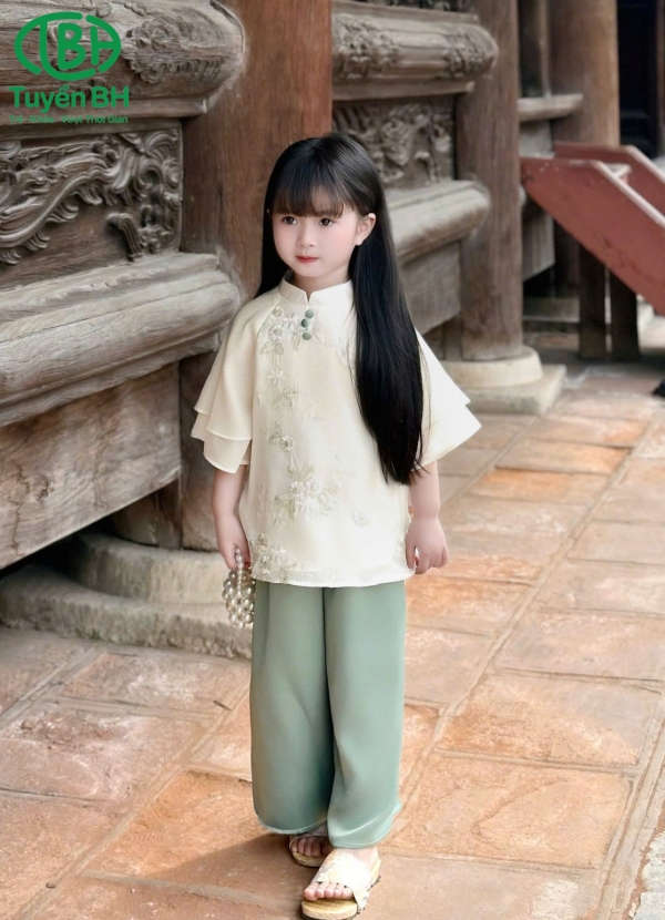 Set von tơ mẹ và bé của bé màu kem