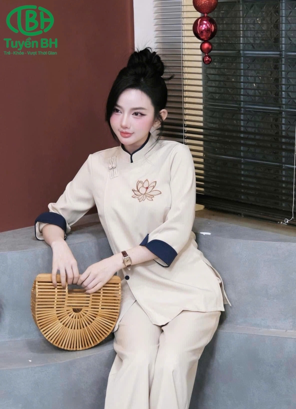 Bộ lụa mẹ và bé có đính nơ của bé màu nâu đất