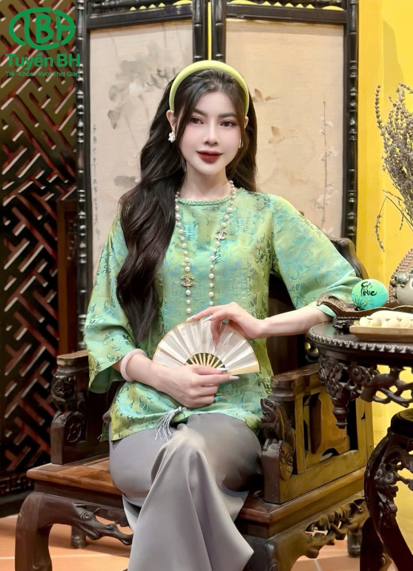 Tơ tằm chữ thọ cổ tết màu xanh nhạt